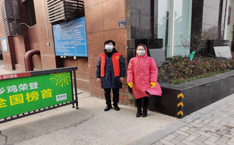 马公司党员教师王威既报名学校志愿者又夫妻同做青山区抗疫志愿者